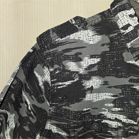 Truth Substance Black, White, and Gray Button-Down Shirt - Size Med 0028 - Picture 3 of 12